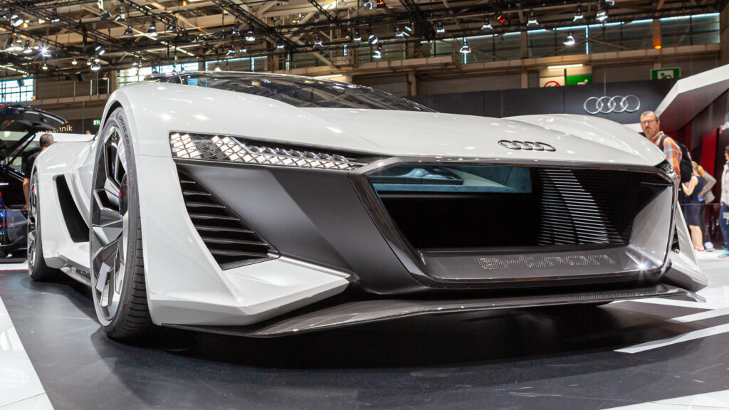 Audi PB18 e-tron présenter au salon de l'automobile de paris toutes les photo sur cars of the legend