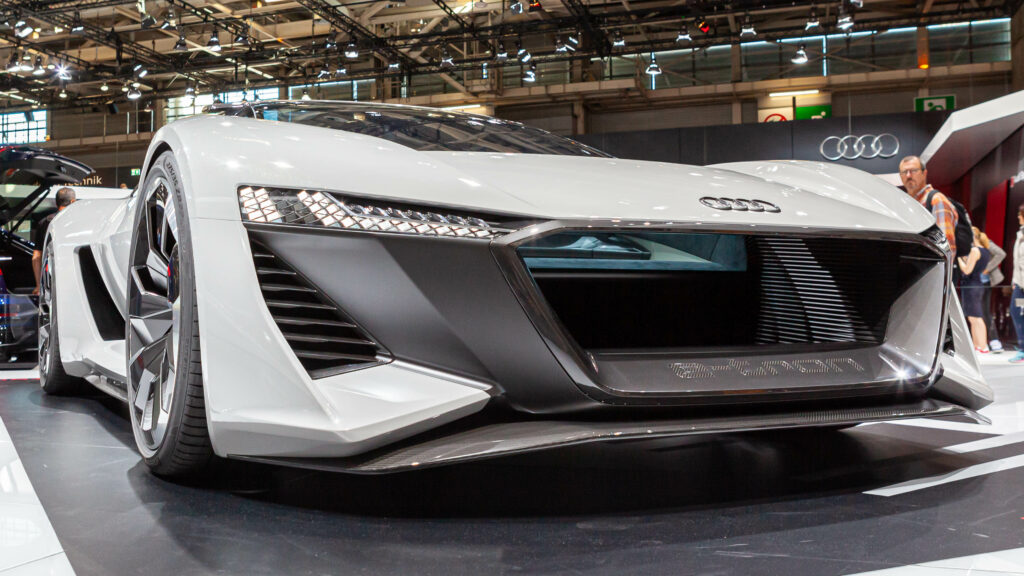 Audi PB18 e-tron présenter au salon de l'automobile de paris toutes les photo sur cars of the legend 