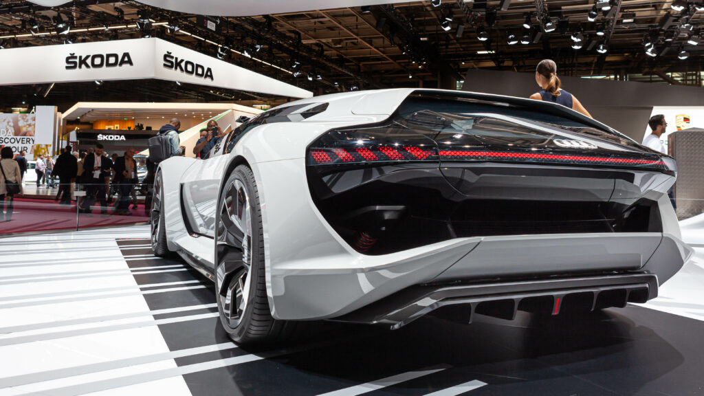 Audi PB18 e-tron présenter au salon de l'auto de paris sur cars of the legend