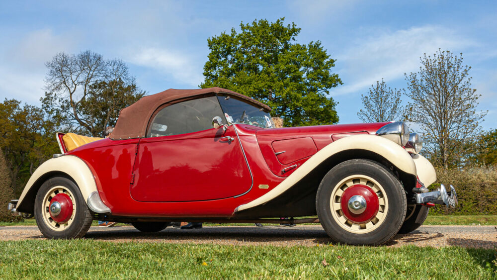 Citroën Traction 2 places intérieures plus 2 places extérieures