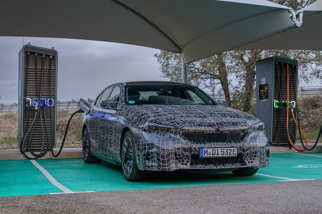 BMW i5 en essais dynamiques