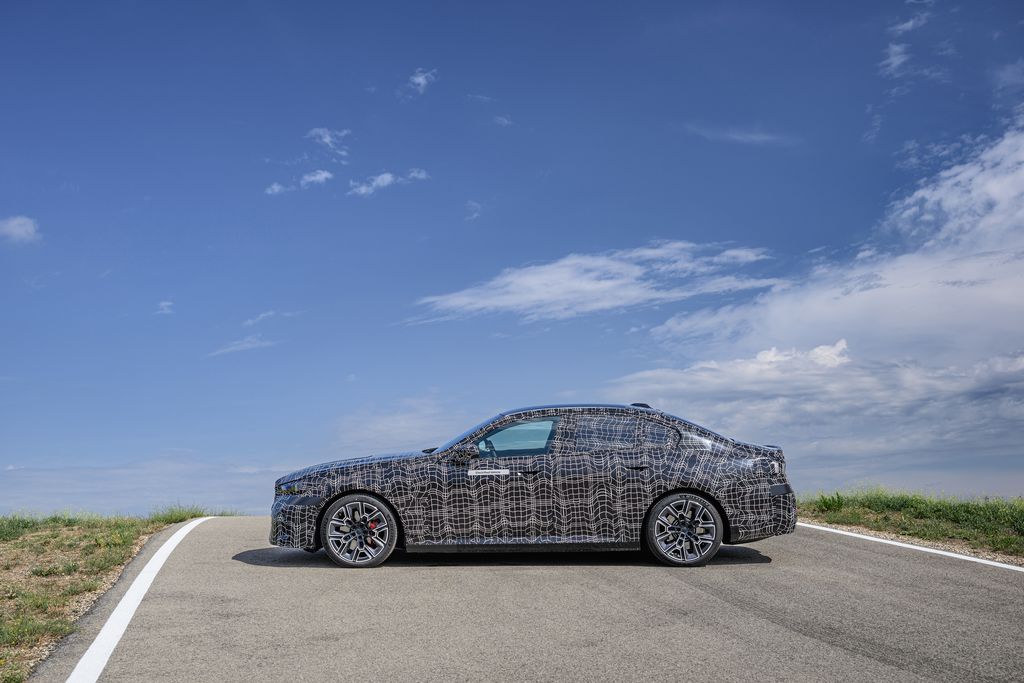 BMW i5 en essais dynamiques.