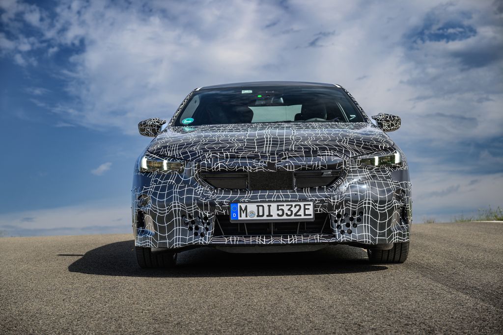 BMW i5 en essais dynamiques.