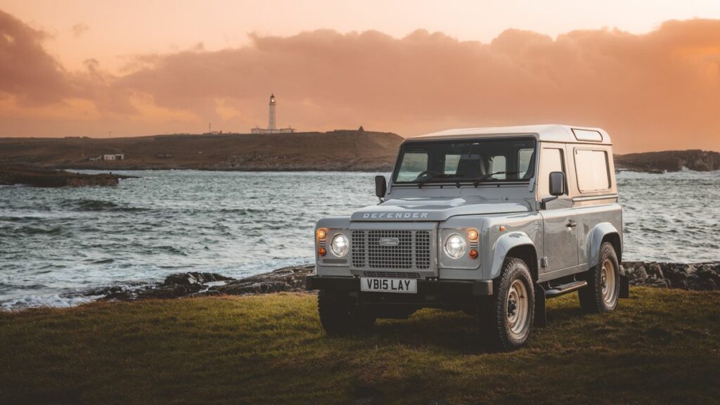 LAND ROVER CLASSIC Présente le CLASSIC DEFENDER WORKS V8 ISLAY EDITION