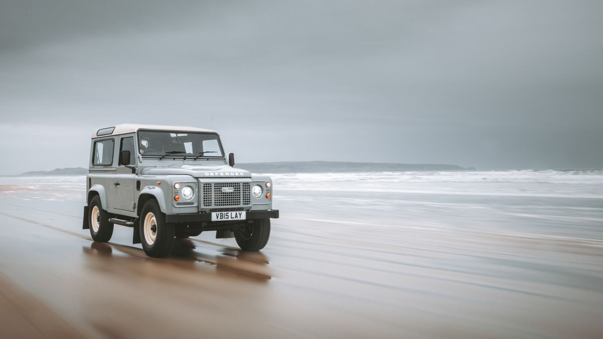 LAND ROVER CLASSIC Présente le CLASSIC DEFENDER WORKS V8 ISLAY EDITION