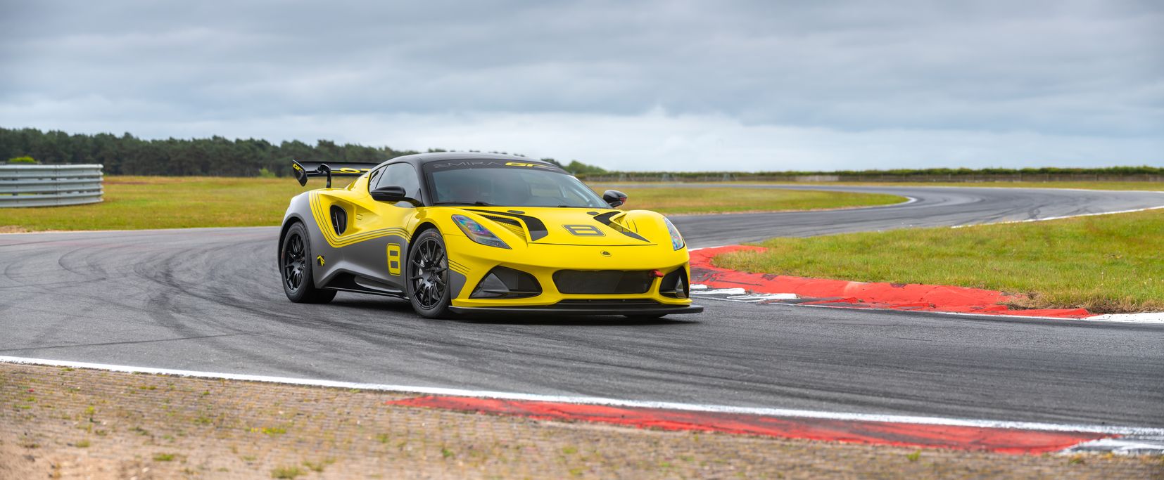 Lotus Emira GT4 avec des performances améliorées prêtes pour les clients