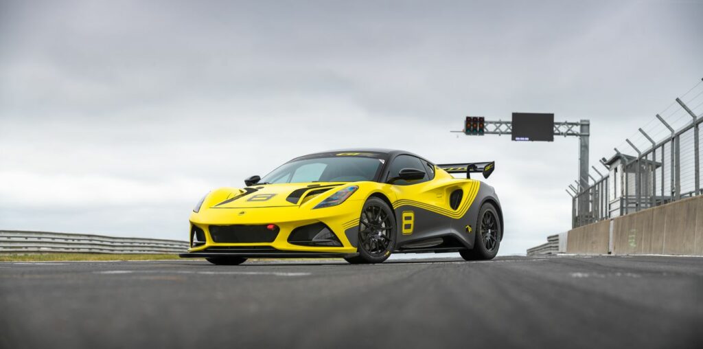 Lotus Emira GT4 avec des performances améliorées prêtes pour les clients