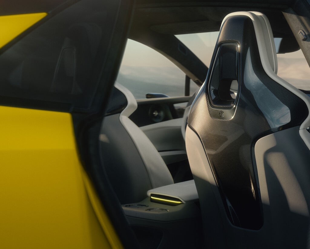 Lotus dévoile Emeya, sa première Hyper-GT 