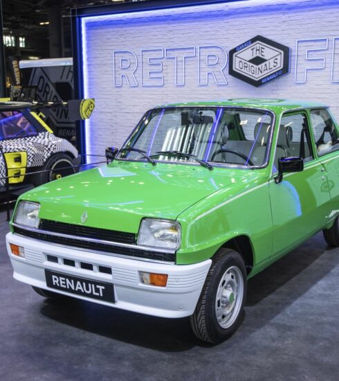 100% electric retrofit kit approved for the Renault 5