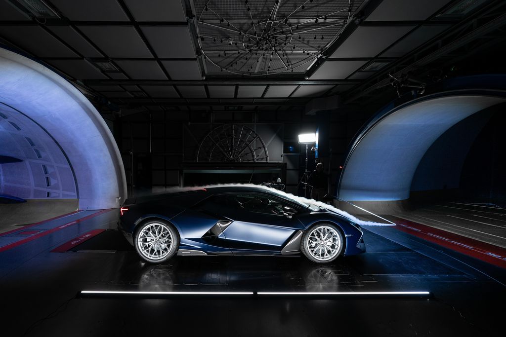 An insight into the dynamic relationship between Lamborghini design and aerodynamics, at the heart of Lamborghini's DNA