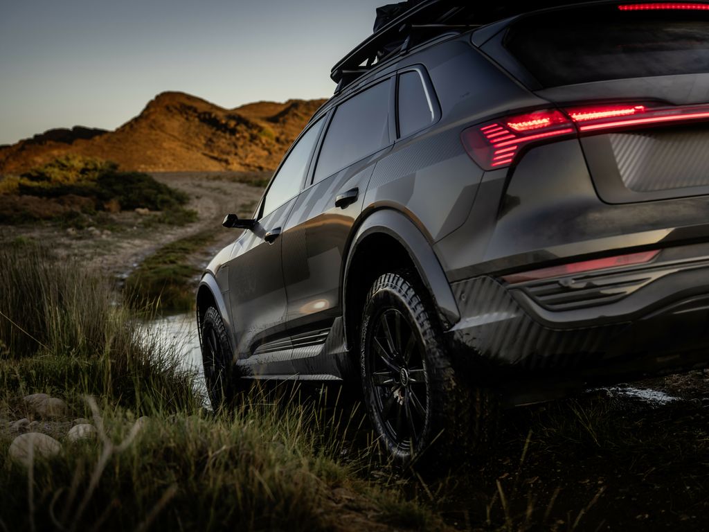 Audi Q8 e-tron Dakar Edition : a l’aise aussi bien sur route qu’en dehors