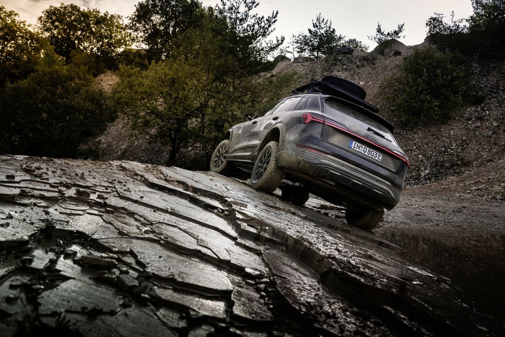 Audi Q8 e-tron Dakar Edition A l’aise aussi bien sur route qu’en dehors
