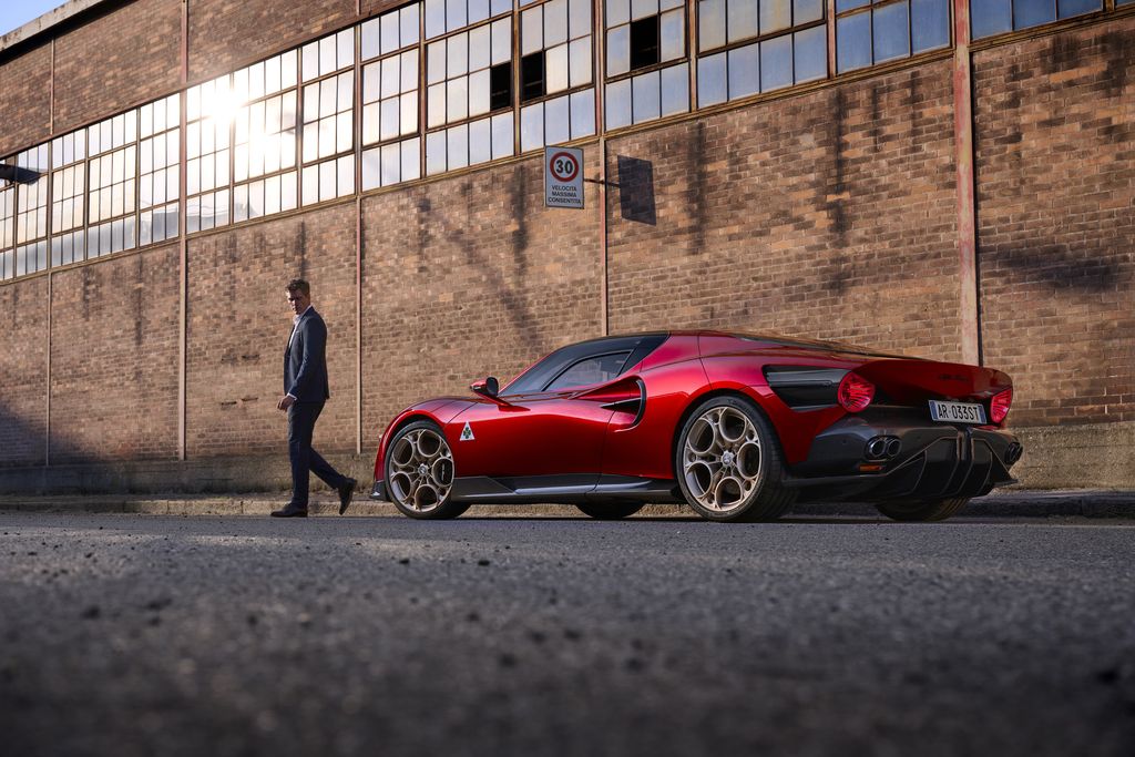 Alfa Romeo lance le  33 Stradale Day 