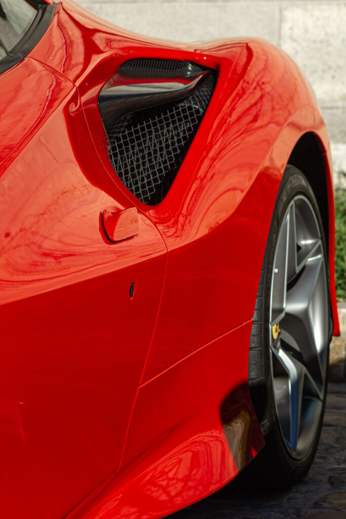 Ferrari F8 Tributo sur cars of the legend