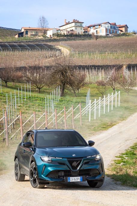 Alfa Romeo Junior Ibrida Q4