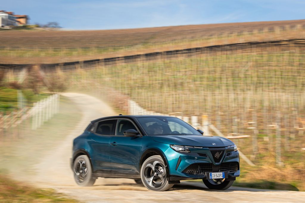 Alfa Romeo Junior Ibrida Q4
